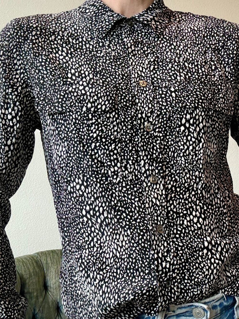 Equipment Femme 100% Silk Button Down Black and White Print Small
